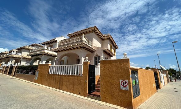 Stadthaus - Wiederverkauf - Orihuela Costa -
                Montezenia