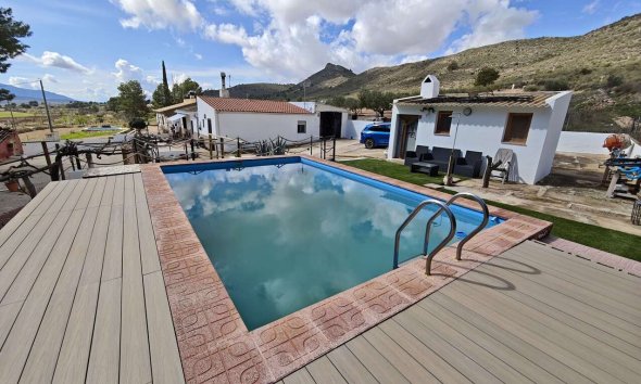 Town House - Resale - Yecla -
                Inland