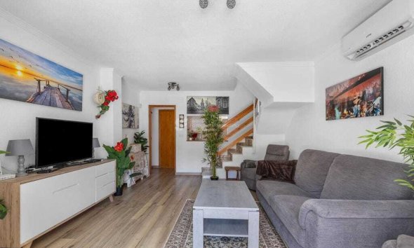 Town House - Revânzare - La Rosaleda -
                Inland