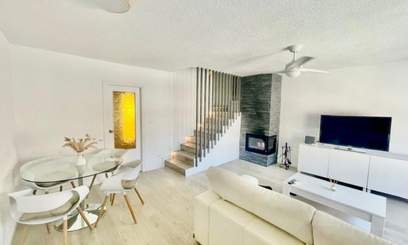 Town House - Segunda mano - Aquilas -
                Aquilas