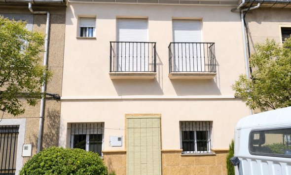 Townhouse - Resale - Algueña -
                Inland