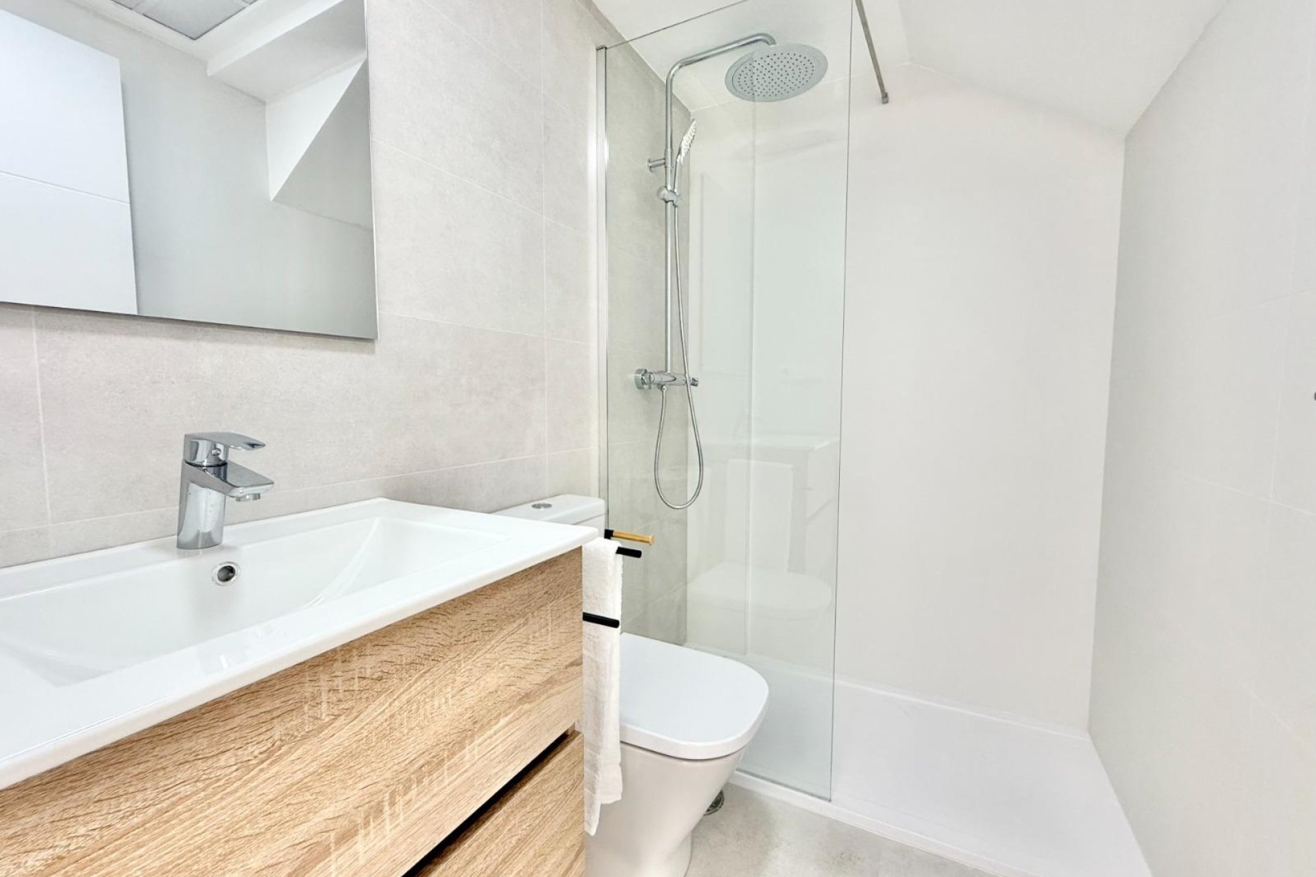 Új építésű - Sorház -
Cox - San Fernando