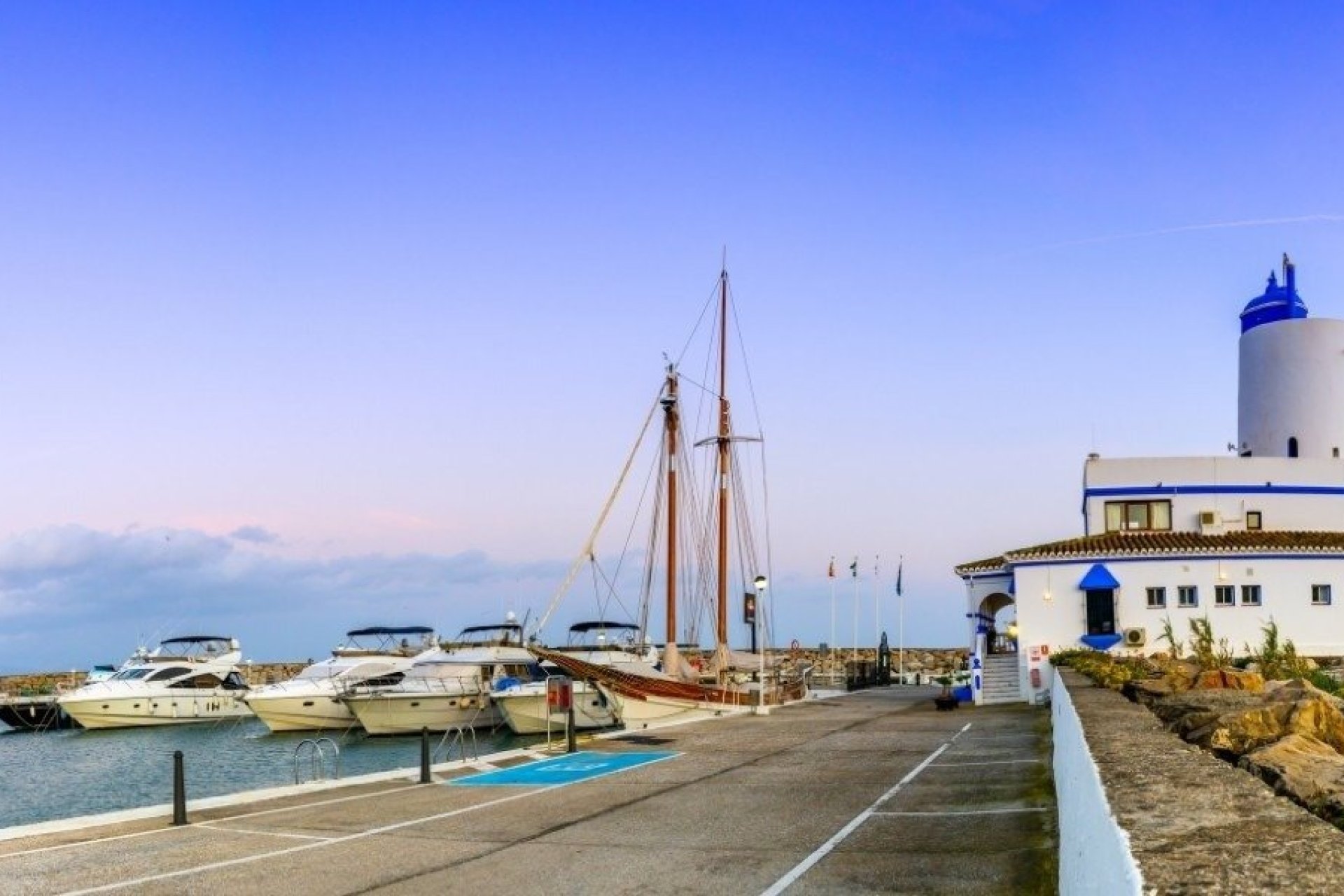 Új építésű - Sorház -
Manilva - Punta Chullera