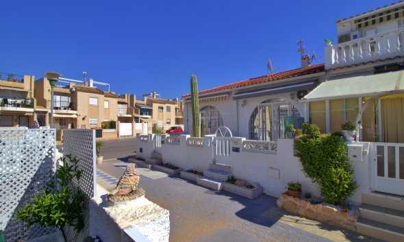 Villa / Doppelhaushälfte - Wiederverkauf - Torrevieja -
                San Luis
