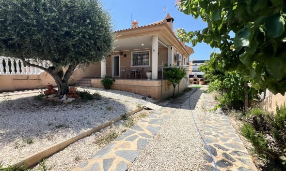 Villa / Jumelée - Revente - Torrevieja -
                Aguas Nuevas