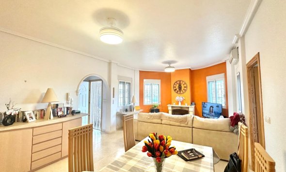 Villa - Resale - Bigastro -
                Comunidad Valenciana