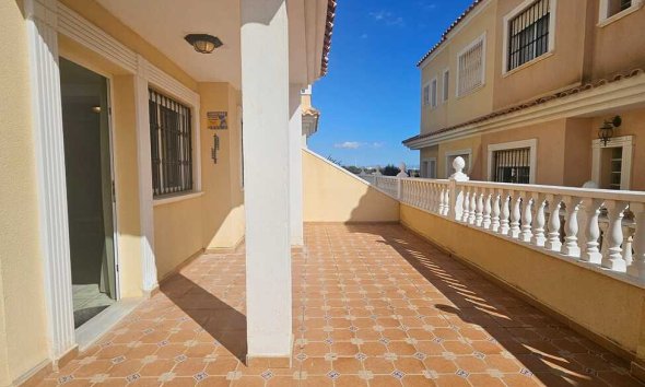Villa - Resale - Guardamar del Segura -
                Campomar