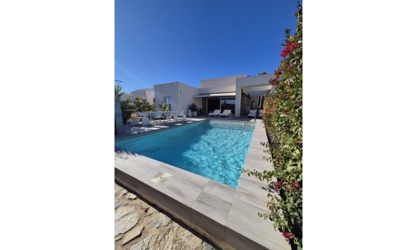 Villa - Resale - La Finca Golf Resort -
                Inland