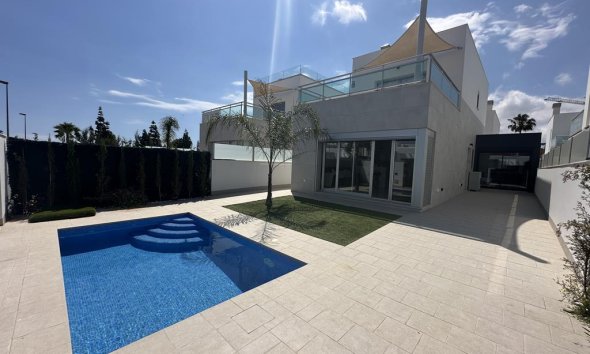 Villa - Resale - La Serena Golf -
                Costa Calida