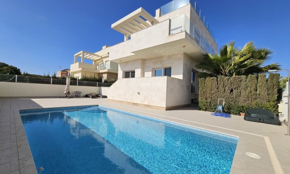 Villa - Resale - La Zenia -
                Costa Blanca