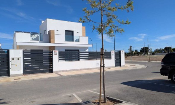 Villa - Resale - Roldan -
                Inland