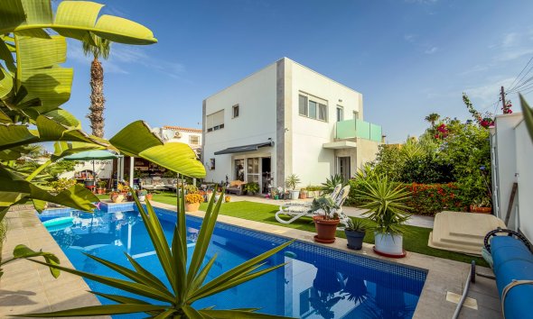 Villa - Resale - Torrevieja -
                Costa Blanca