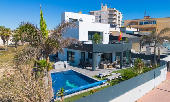 Villa - Resale - Torrevieja -
                Rosaleda