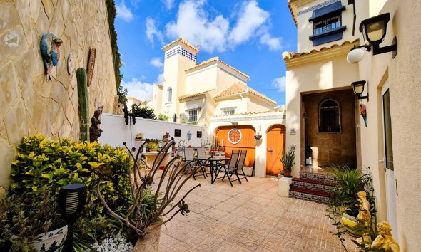 Villa - Resale - Villamartin -
                Costa Blanca