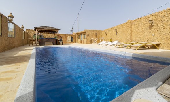 Villa - Revente - El Beal -
                Inland