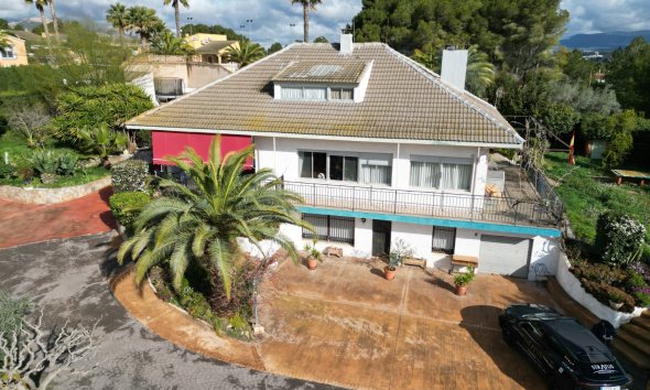 Villa - Revente - Elda -
                Inland