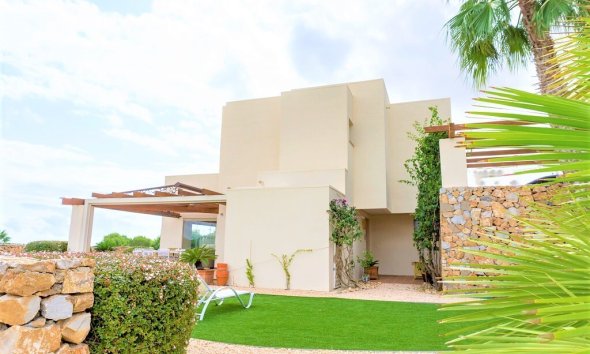 Villa - Revente - Las Colinas Golf -
                Inland