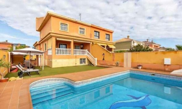 Villa - Revente - Torrevieja -
                Aguas Nuevas
