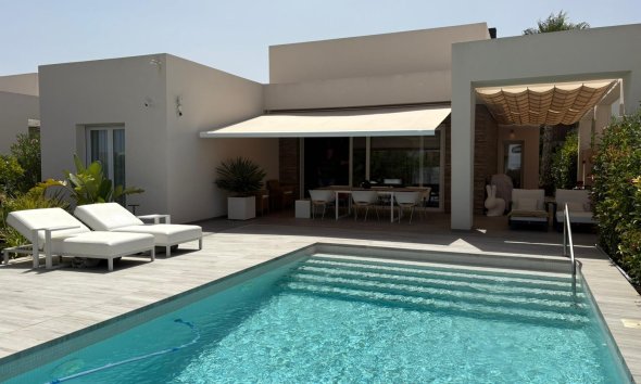 Villa - Segunda mano - Algorfa -
                Inland