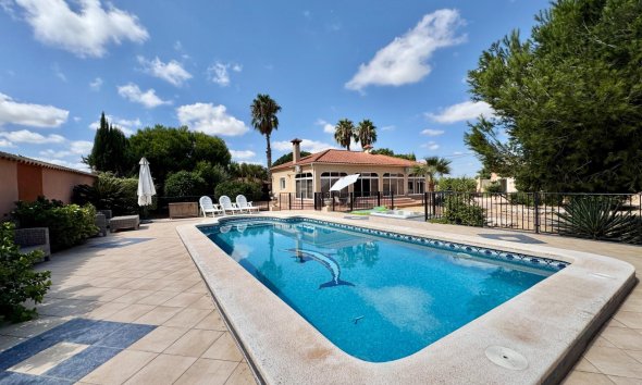 Villa - Segunda mano - Dolores -
                Cmno. Escorredor