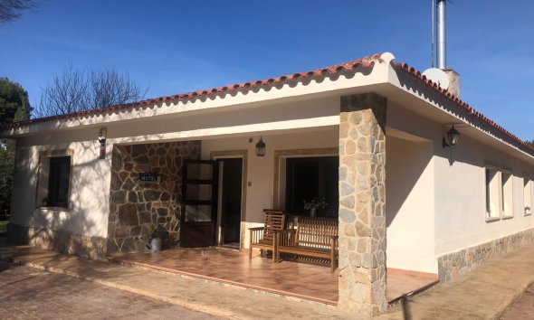 Villa - Segunda mano - Elda -
                Inland