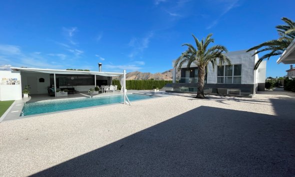 Villa - Segunda mano - Orihuela -
                Inland