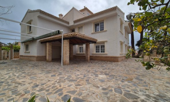 Villa - Segunda mano - Orihuela -
                Inland