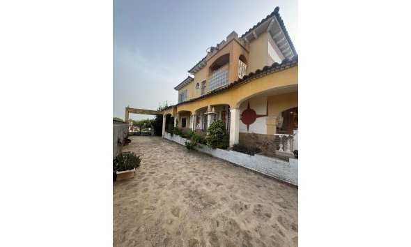 Villa - Segunda mano - Orihuela -
                La Campaneta