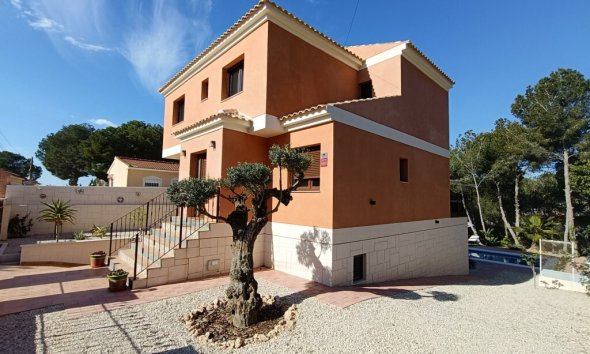 Villa - Segunda mano - Pilar de la Horadada -
                Pinar de Campoverde