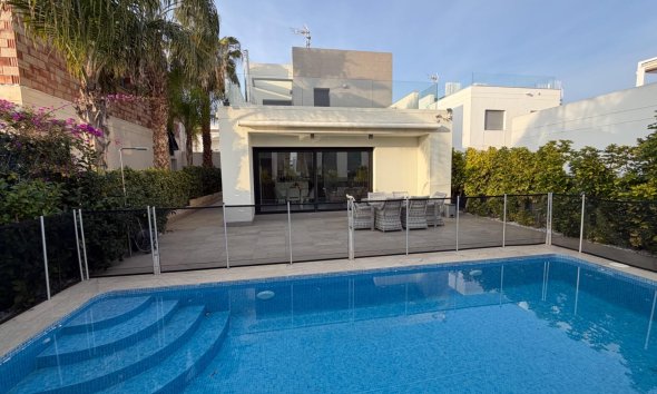 Villa - Segunda mano - Rojales -
                Cuidad Quesada