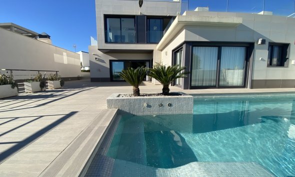 Villa - Segunda mano - San Miguel de Salinas - Inland