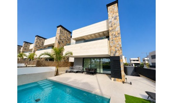 Villa - Segunda mano - Santa Rosalia Resort -
                Inland