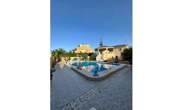 Villa - Segunda mano - Torrevieja - Aguas Nuevas