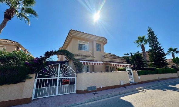 Villa - Segunda mano - Torrevieja -
                Costa Blanca