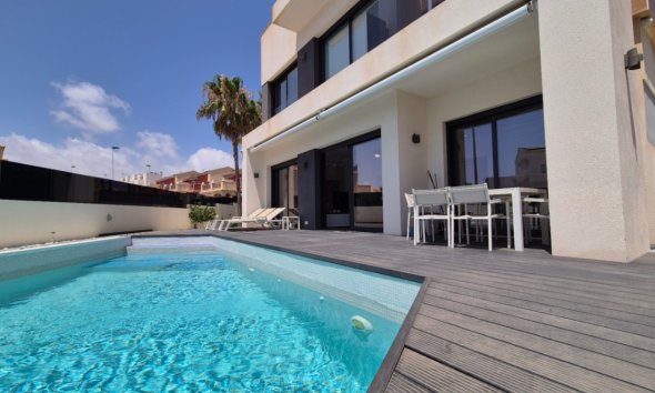 Villa - Segunda mano - Torrevieja - Costa Blanca