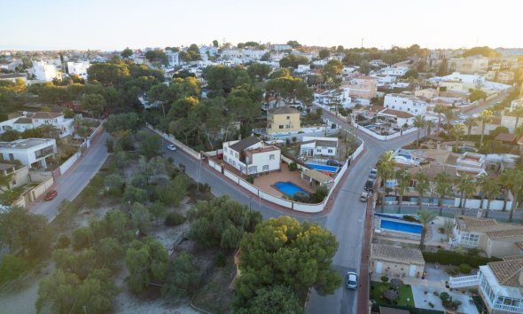 Villa - Segunda mano - Torrevieja -
                Los Balcones - Los Altos del Edén