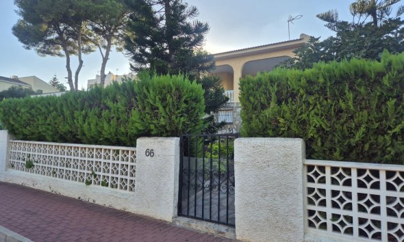 Villa - Segunda mano - Torrevieja -
                Los Balcones - Los Altos del Edén