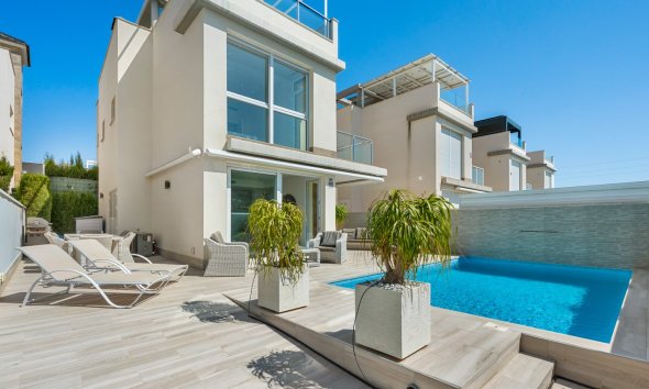 Villa - Segunda mano - Torrevieja -
                Torrevieja