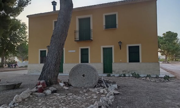Villa - Segunda mano - Yecla - Inland
