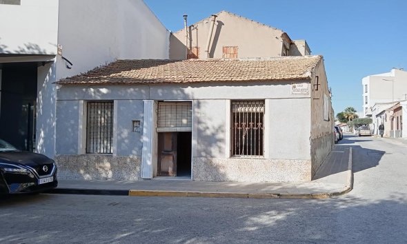 Villa / Semi pareado - Segunda mano - Los Montesinos -
                Los Montesinos