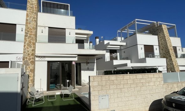 Villa / Semi semi-detached - Resale - Villamartin -
                Villamartin