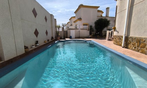 Villa - Wiederverkauf - El Raso -
                Costa Blanca