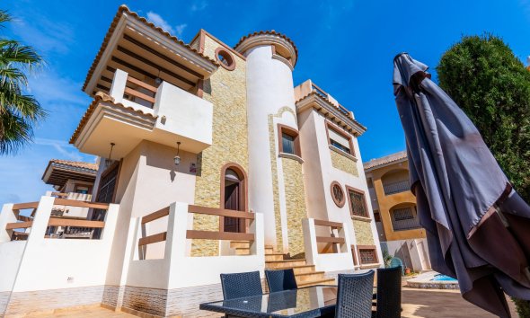 Villa - Wiederverkauf - Orihuela Costa - Costa Blanca