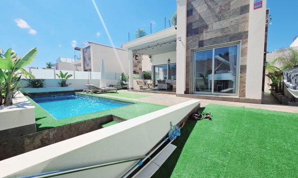 Villa - Wiederverkauf - Orihuela Costa - Villamartín-las Filipinas