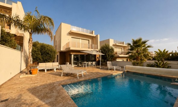 Villa - Wiederverkauf - San Miguel de Salinas - Inland