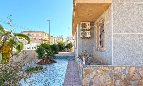 Villa - Wiederverkauf - Torrevieja - Costa Blanca