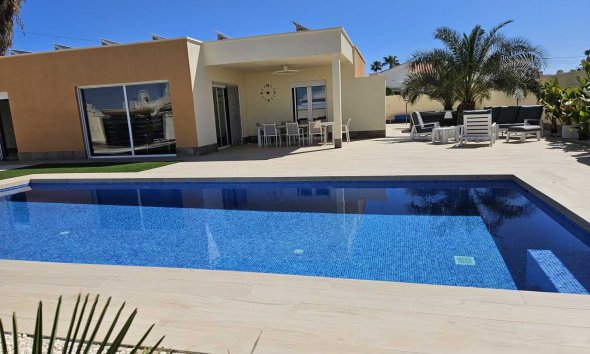Villa - Wiederverkauf - Torrevieja -
                Costa Blanca