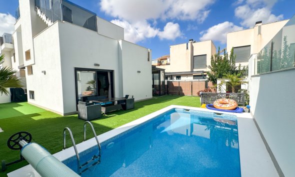 Villa - Wiederverkauf - Torrevieja - Costa Blanca