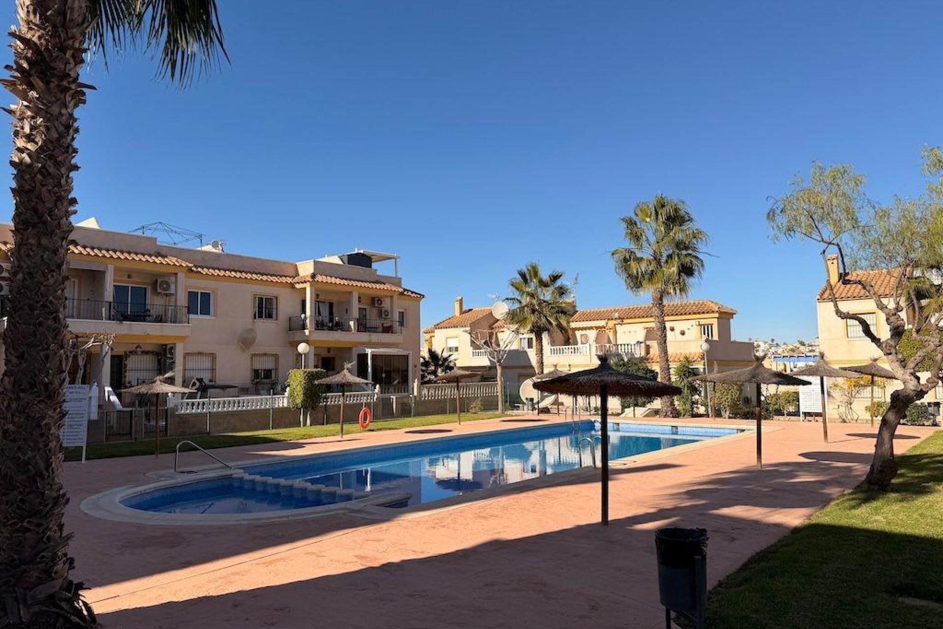 Wiederverkauf - Bungalow -
Orihuela Costa - Costa Blanca