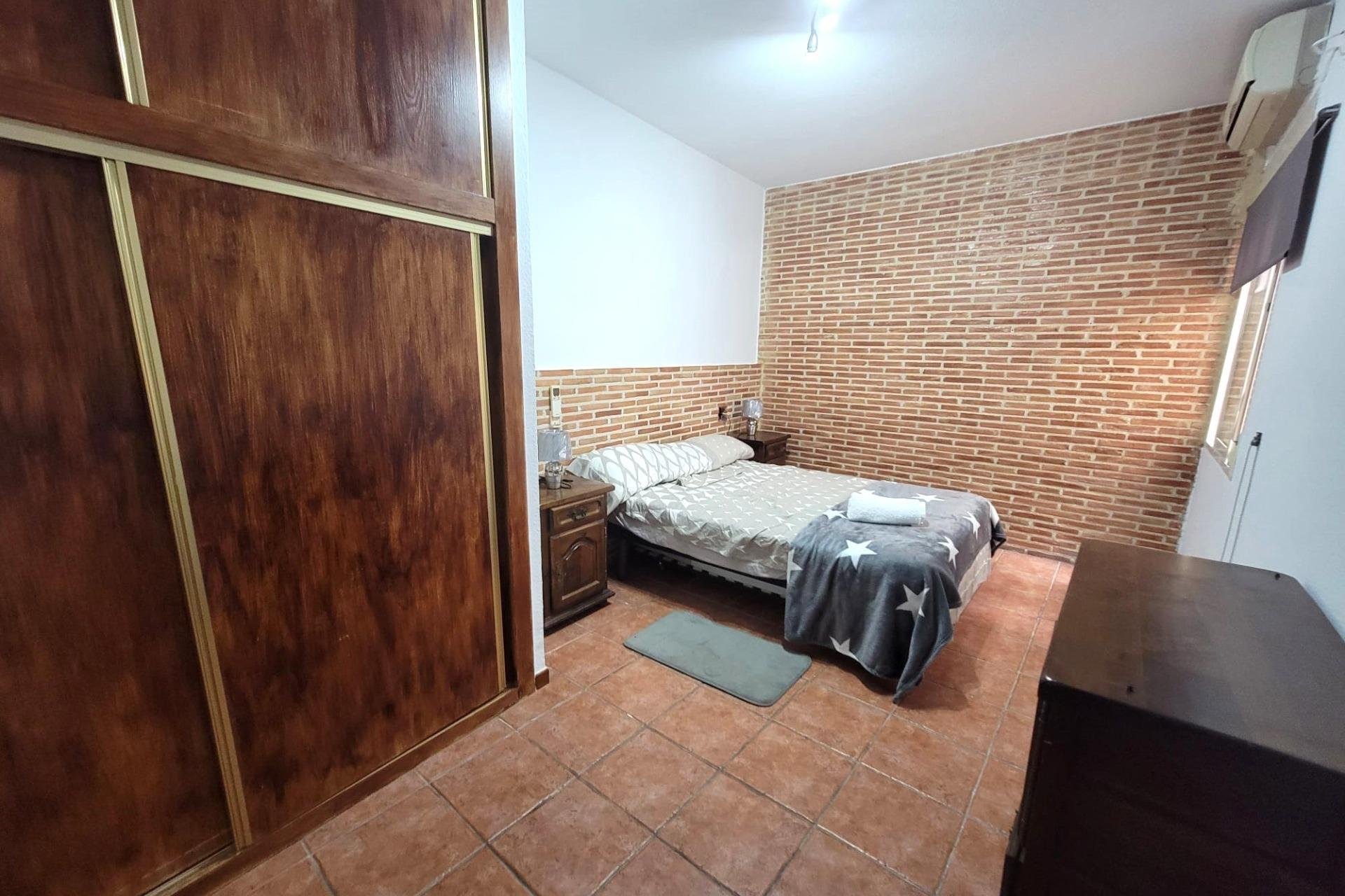 Wiederverkauf - Bungalow -
Torrevieja - Playa de los Locos